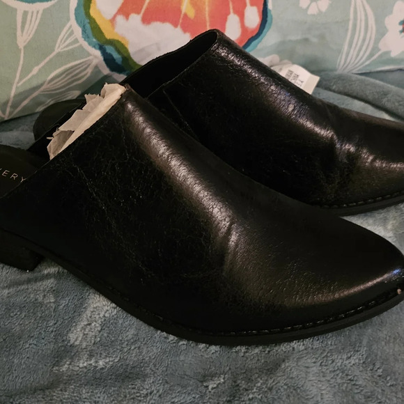 Very Volatile Shiny Black Mules - Picture 3 of 6